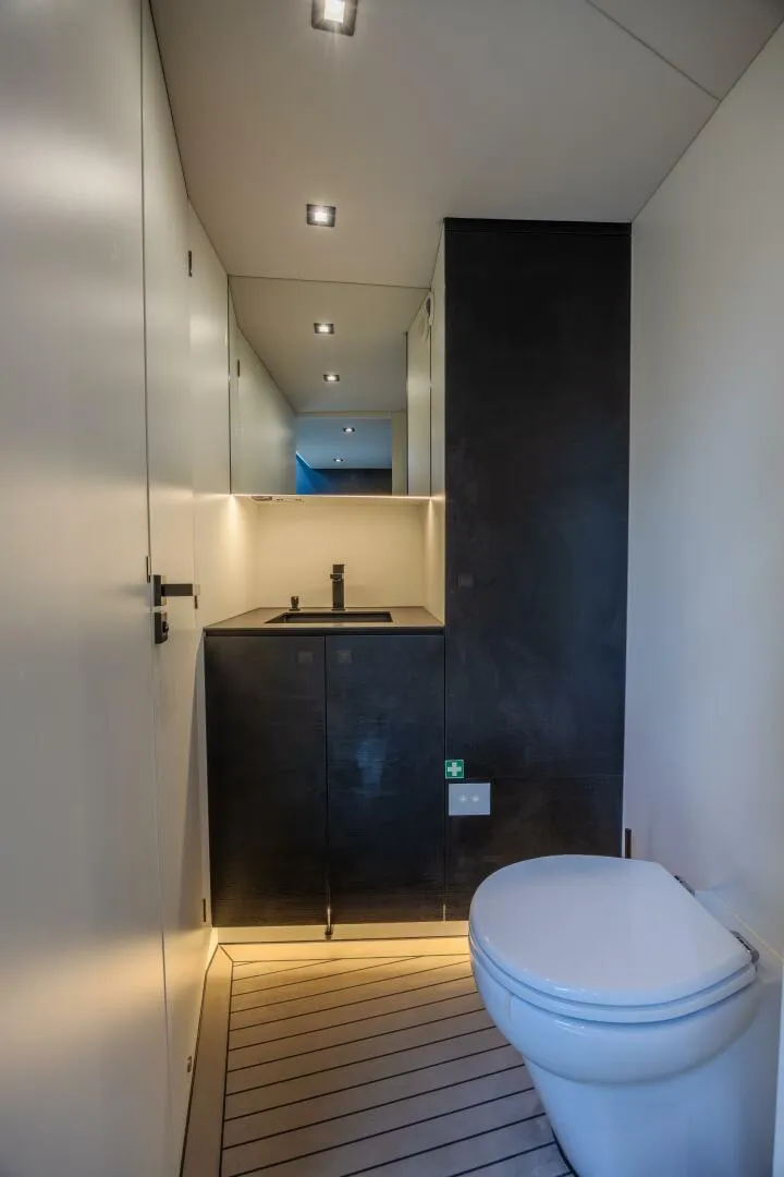 Slide: The Image of Vanquish VQ58 2023 - 5377827