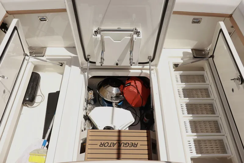 Slide: The Image of Regulator Marine 35cc 2025 - 5307329