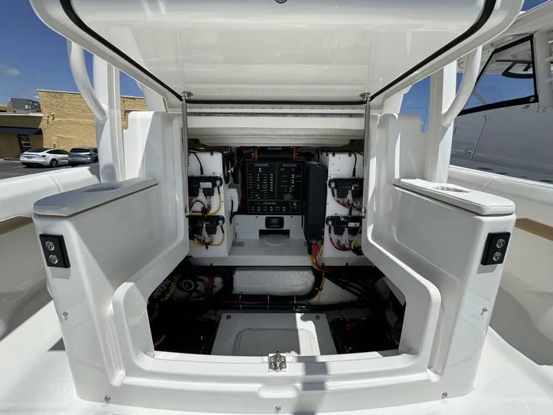 Slide: The Image of Regulator Marine 35cc 2025 - 5326316