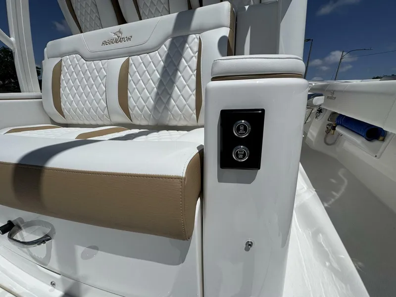 Slide: The Image of Regulator Marine 35cc 2025 - 5326317