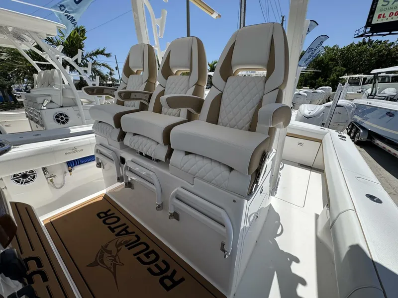 Slide: The Image of Regulator Marine 35cc 2025 - 5326322