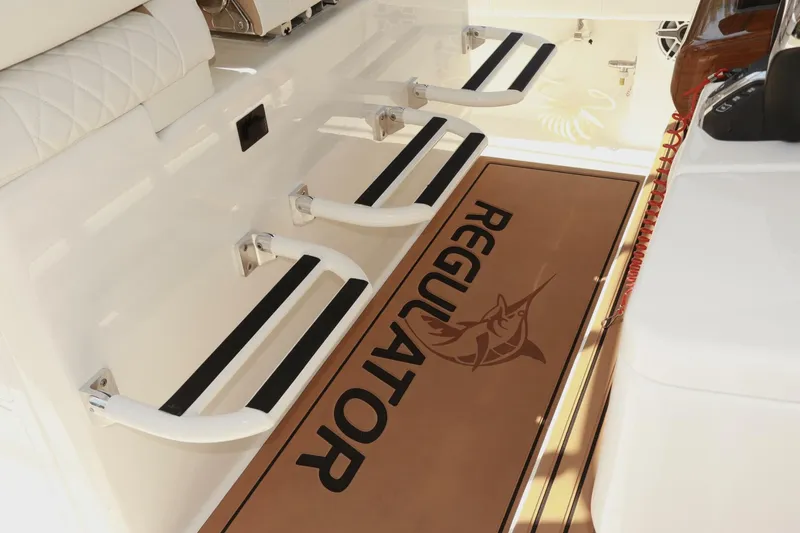 Slide: The Image of Regulator Marine 35cc 2025 - 5307353