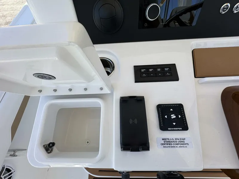 Slide: The Image of Regulator Marine 35cc 2025 - 5326324