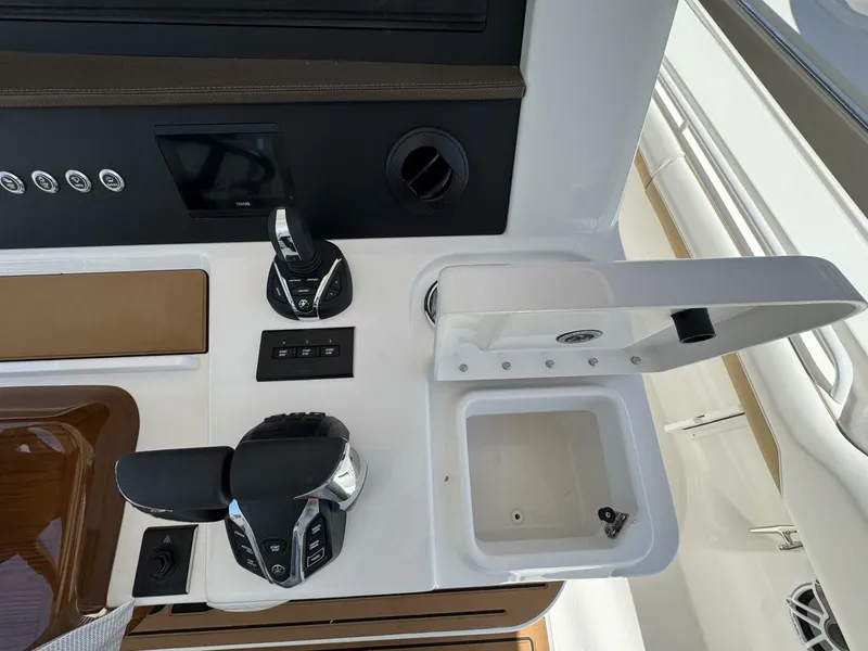 Slide: The Image of Regulator Marine 35cc 2025 - 5326325