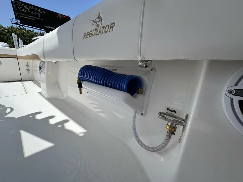 Slide: The Image of Regulator Marine 35cc 2025 - 5326320