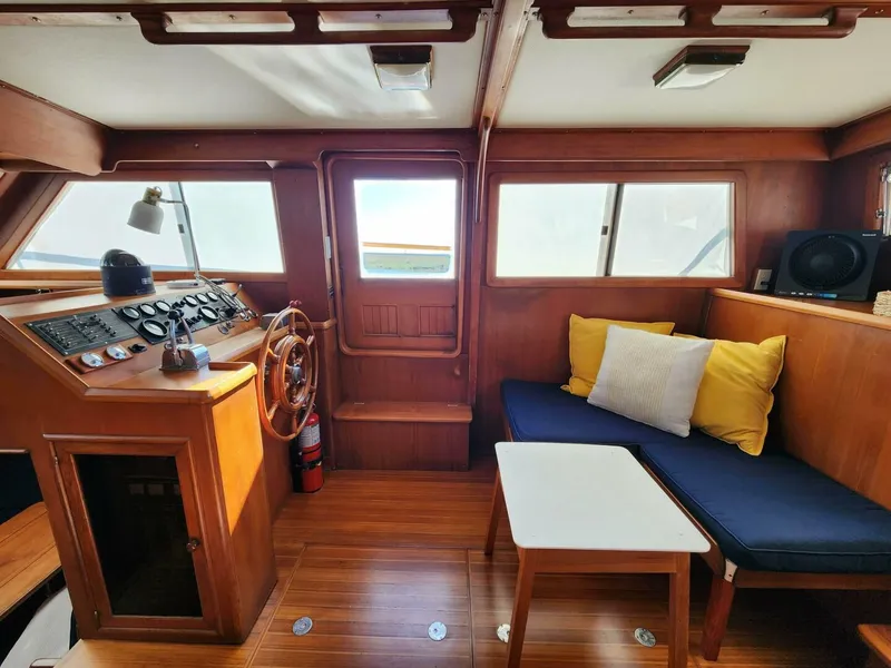 Slide: The Image of Marine Trader LaBelle 40 Sun Deck 1985 - 5308129