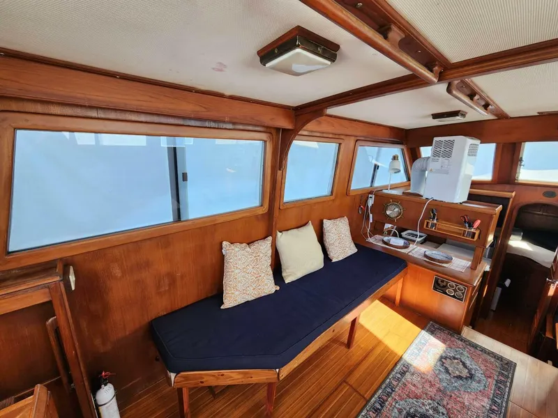 Slide: The Image of Marine Trader LaBelle 40 Sun Deck 1985 - 5308127