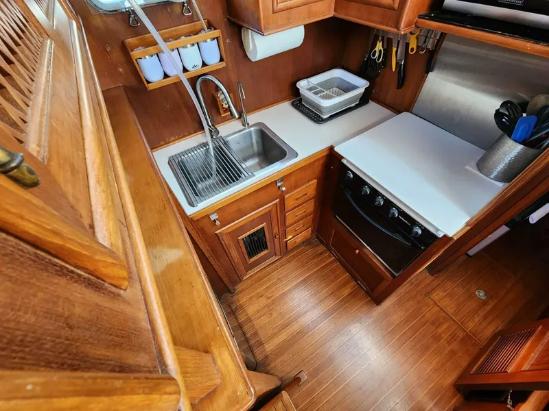 Slide: The Image of Marine Trader LaBelle 40 Sun Deck 1985 - 5308150