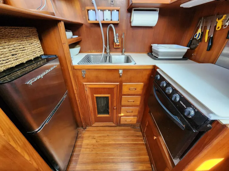 Slide: The Image of Marine Trader LaBelle 40 Sun Deck 1985 - 5308154