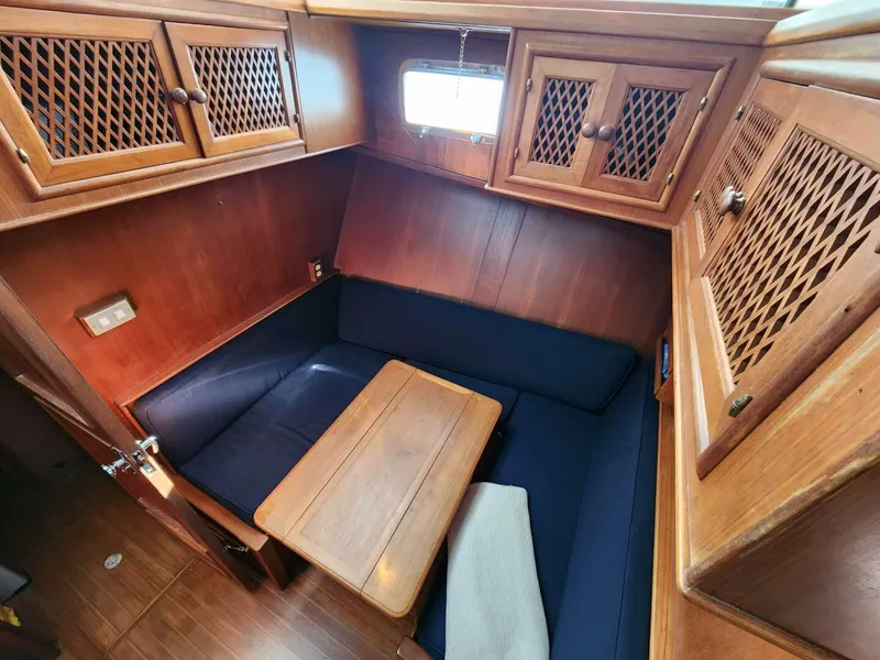 Slide: The Image of Marine Trader LaBelle 40 Sun Deck 1985 - 5308156