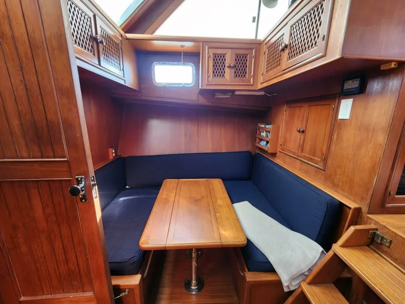 Slide: The Image of Marine Trader LaBelle 40 Sun Deck 1985 - 5308158