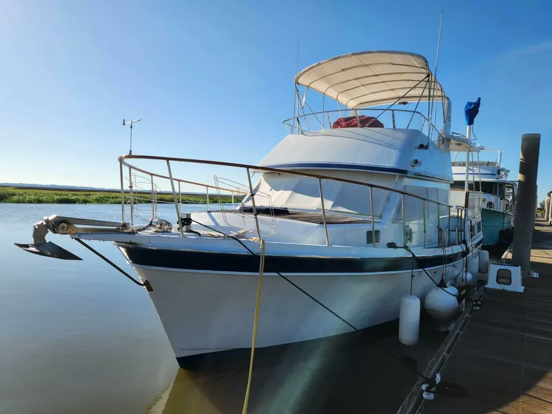 Slide: The Image of Marine Trader LaBelle 40 Sun Deck 1985 - 5308122