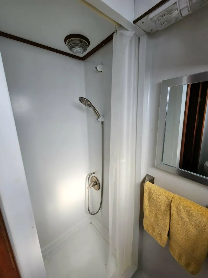 Slide: The Image of Marine Trader LaBelle 40 Sun Deck 1985 - 5308275