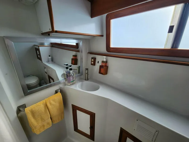 Slide: The Image of Marine Trader LaBelle 40 Sun Deck 1985 - 5308280