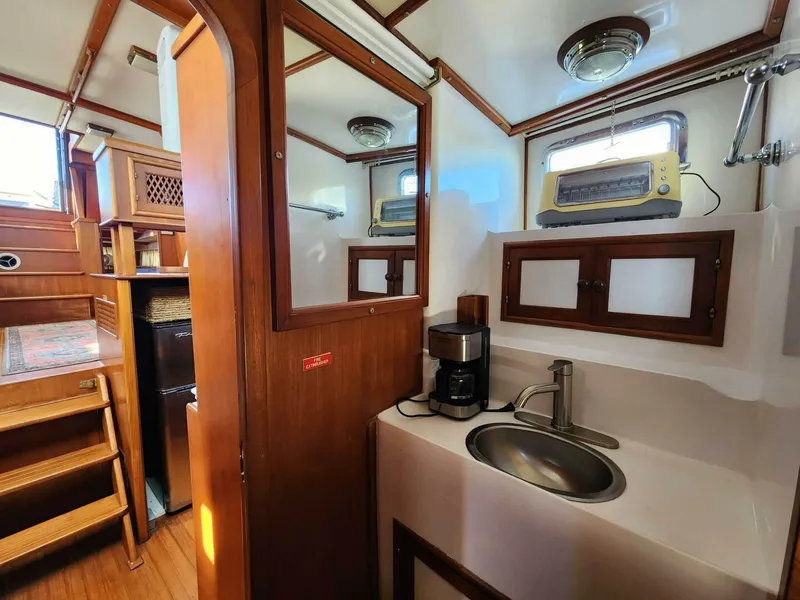 Slide: The Image of Marine Trader LaBelle 40 Sun Deck 1985 - 5308359