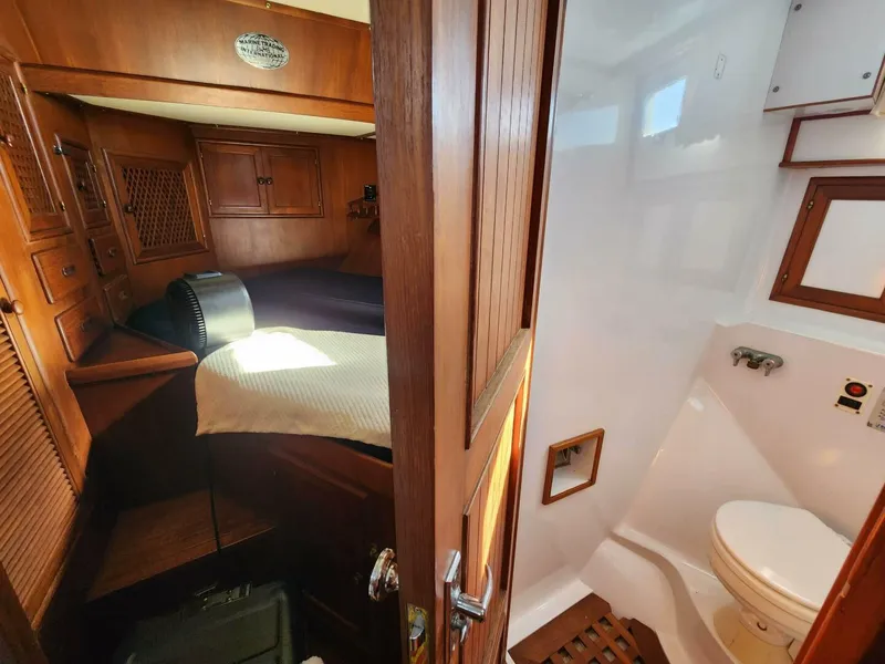 Slide: The Image of Marine Trader LaBelle 40 Sun Deck 1985 - 5308354