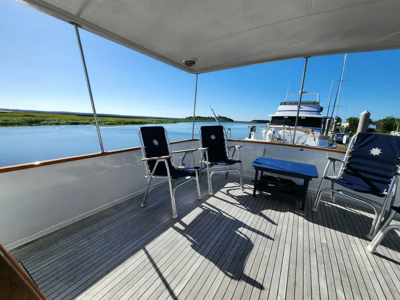 Slide: The Image of Marine Trader LaBelle 40 Sun Deck 1985 - 5308388