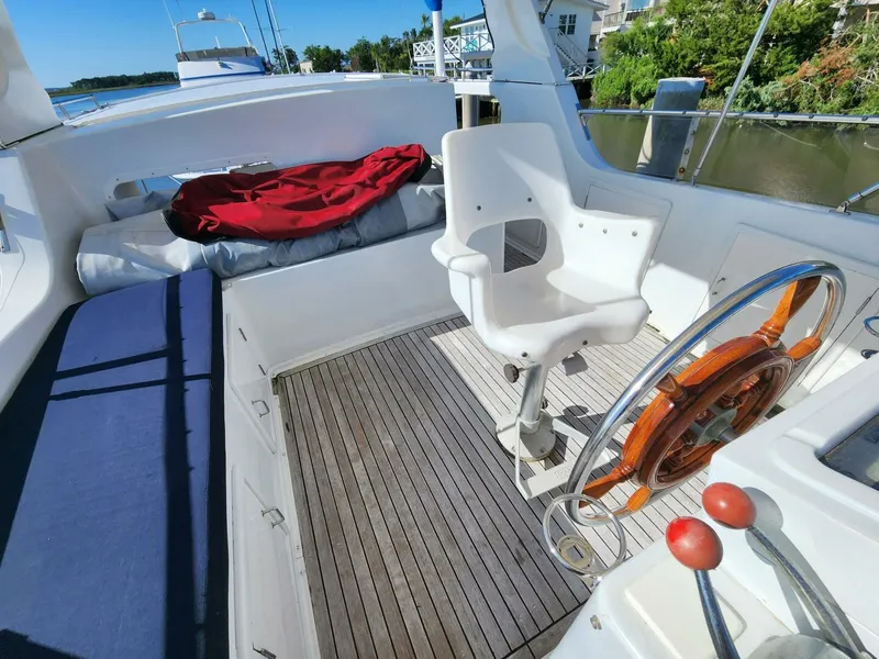 Slide: The Image of Marine Trader LaBelle 40 Sun Deck 1985 - 5308392