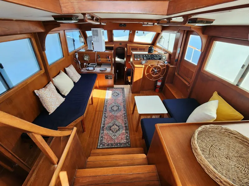 Slide: The Image of Marine Trader LaBelle 40 Sun Deck 1985 - 5308124