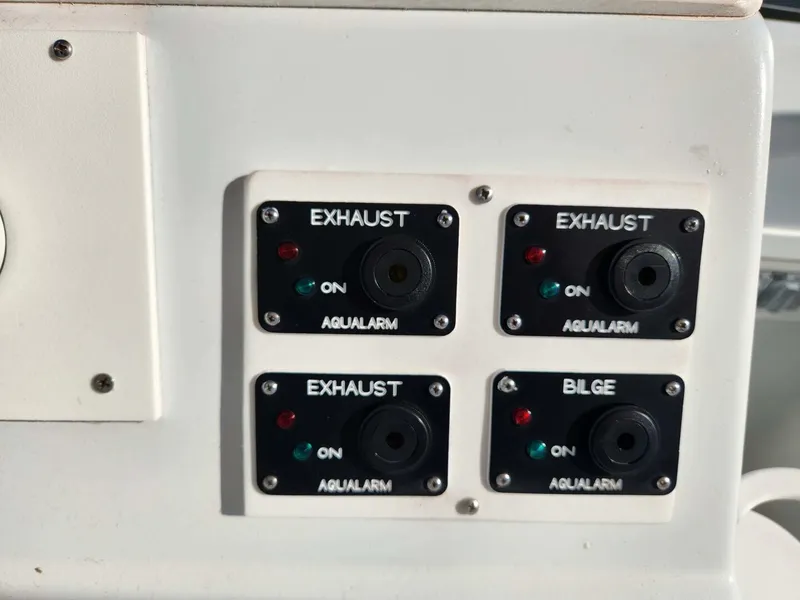 Slide: The Image of Marine Trader LaBelle 40 Sun Deck 1985 - 5308425