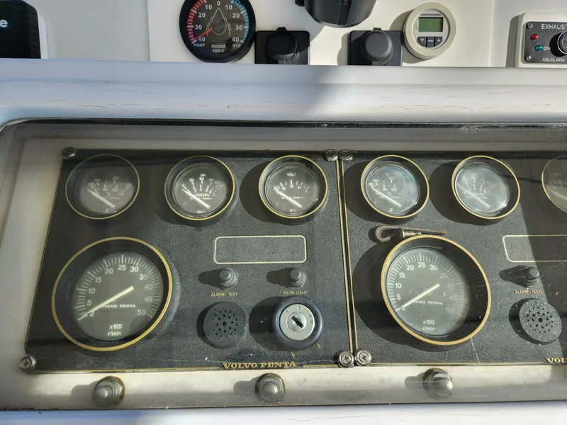 Slide: The Image of Marine Trader LaBelle 40 Sun Deck 1985 - 5308409