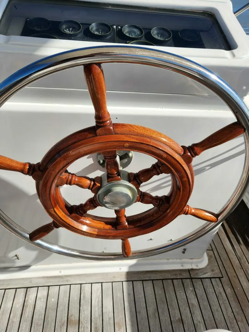 Slide: The Image of Marine Trader LaBelle 40 Sun Deck 1985 - 5308414