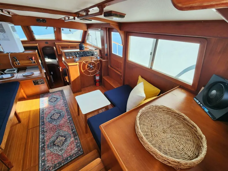 Slide: The Image of Marine Trader LaBelle 40 Sun Deck 1985 - 5308126