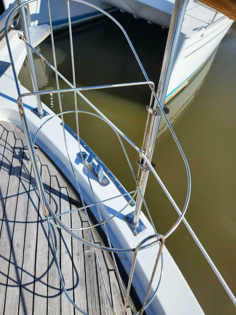 Slide: The Image of Marine Trader LaBelle 40 Sun Deck 1985 - 5308417