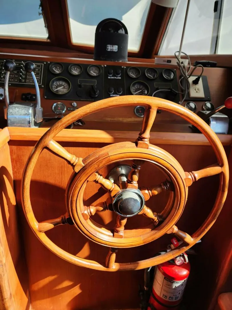 Slide: The Image of Marine Trader LaBelle 40 Sun Deck 1985 - 5308430