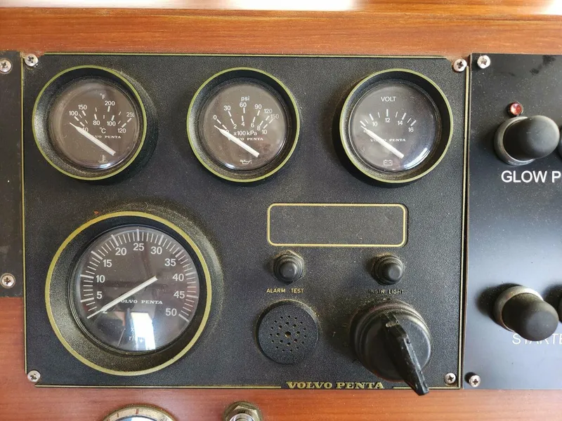 Slide: The Image of Marine Trader LaBelle 40 Sun Deck 1985 - 5308429