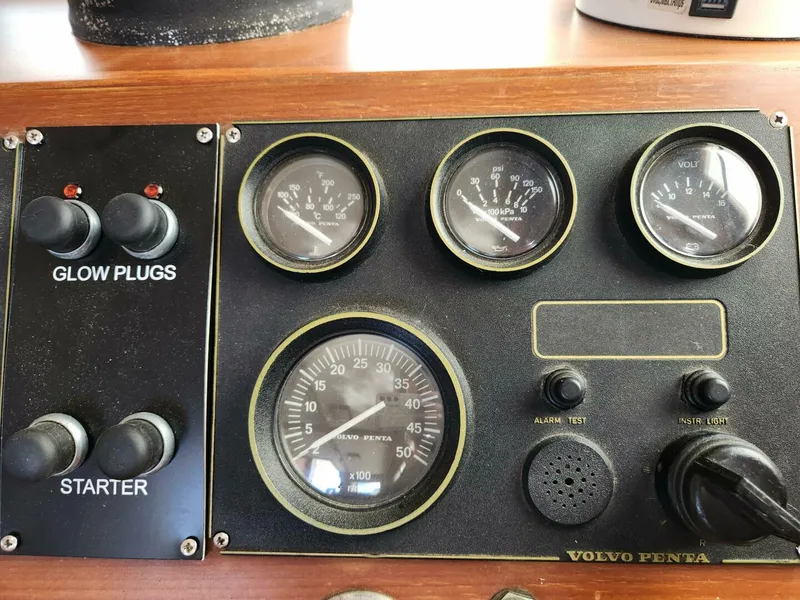 Slide: The Image of Marine Trader LaBelle 40 Sun Deck 1985 - 5308446