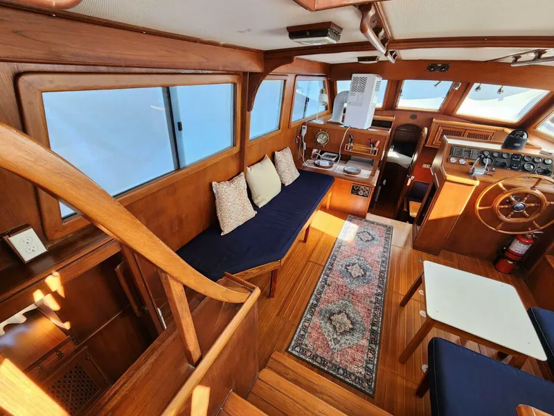 Slide: The Image of Marine Trader LaBelle 40 Sun Deck 1985 - 5308128