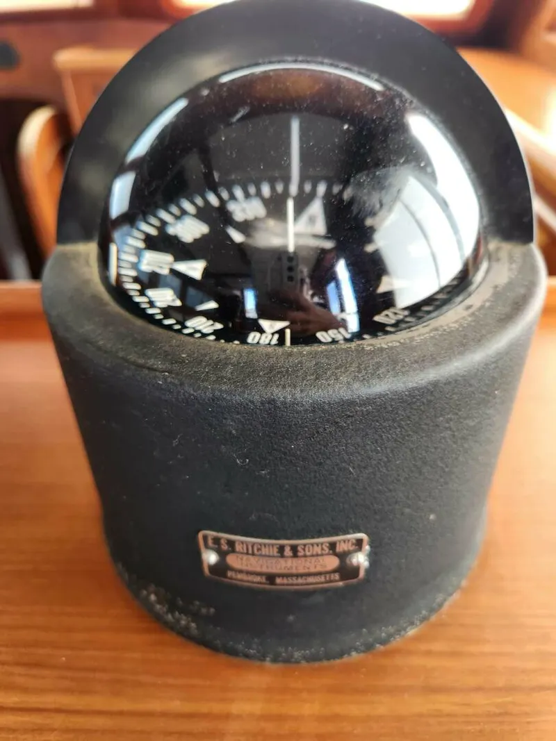 Slide: The Image of Marine Trader LaBelle 40 Sun Deck 1985 - 5308453