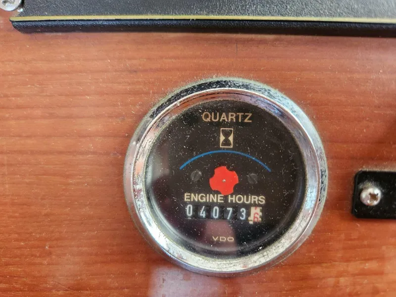 Slide: The Image of Marine Trader LaBelle 40 Sun Deck 1985 - 5308442