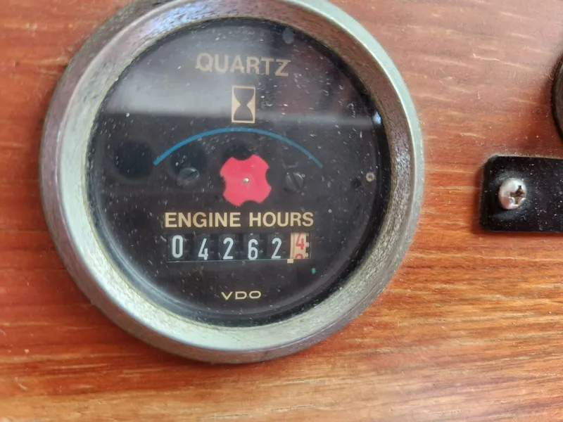 Slide: The Image of Marine Trader LaBelle 40 Sun Deck 1985 - 5308459