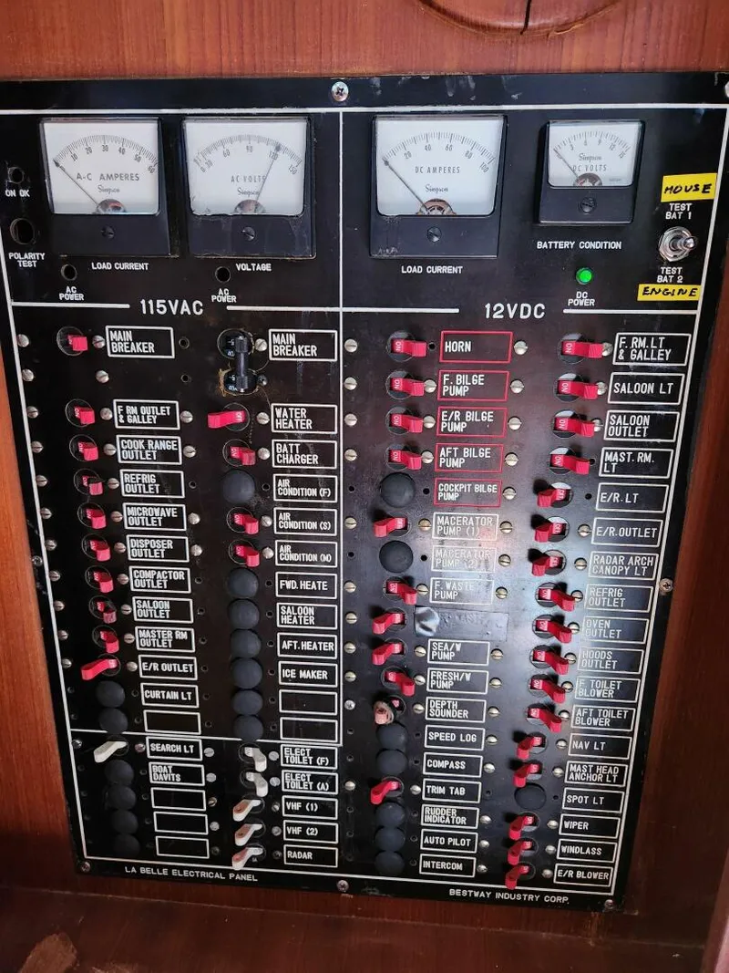 Slide: The Image of Marine Trader LaBelle 40 Sun Deck 1985 - 5308462