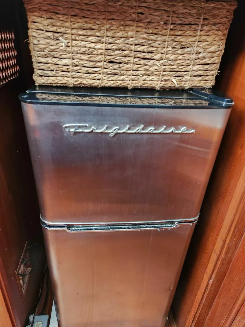 Slide: The Image of Marine Trader LaBelle 40 Sun Deck 1985 - 5308523