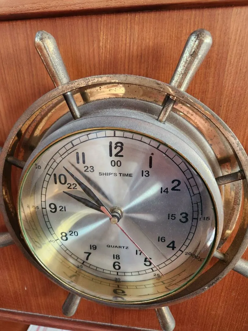 Slide: The Image of Marine Trader LaBelle 40 Sun Deck 1985 - 5308519