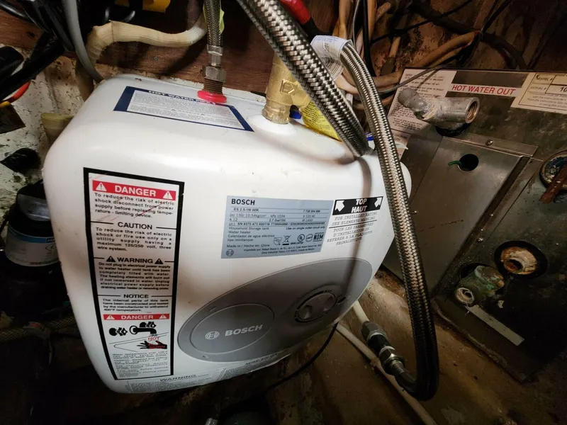 Slide: The Image of Marine Trader LaBelle 40 Sun Deck 1985 - 5308512