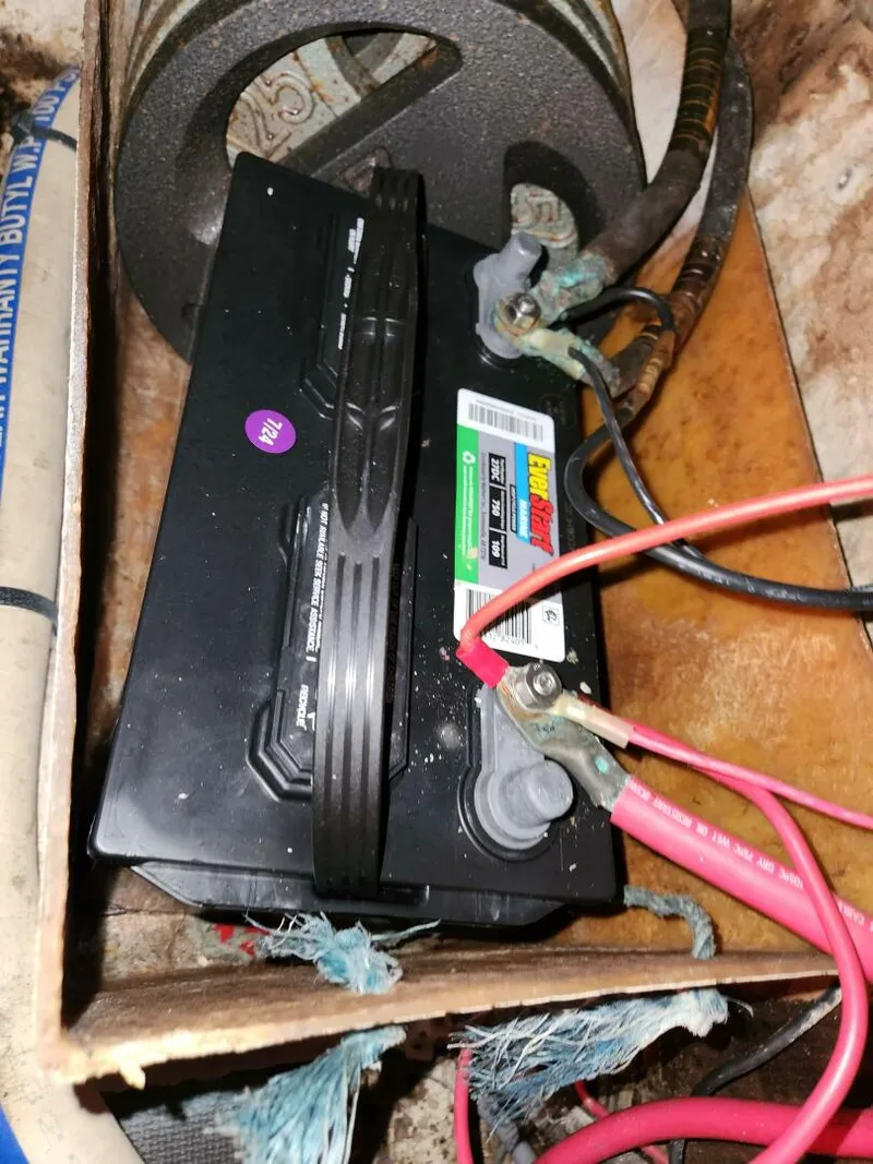 Slide: The Image of Marine Trader LaBelle 40 Sun Deck 1985 - 5308513