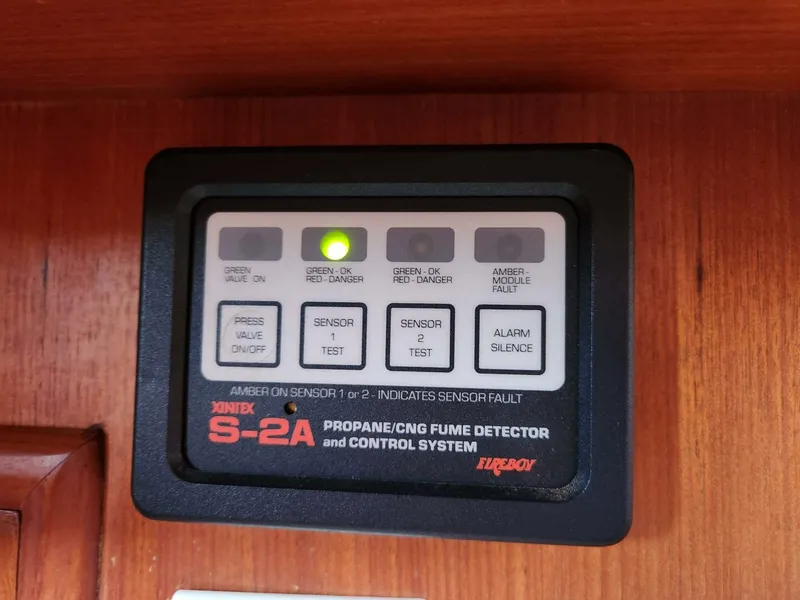 Slide: The Image of Marine Trader LaBelle 40 Sun Deck 1985 - 5308530