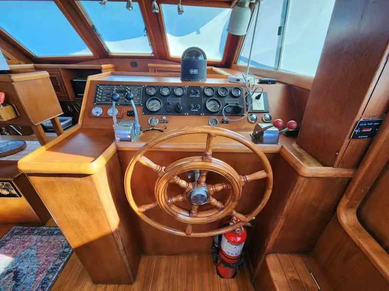 Slide: The Image of Marine Trader LaBelle 40 Sun Deck 1985 - 5308133