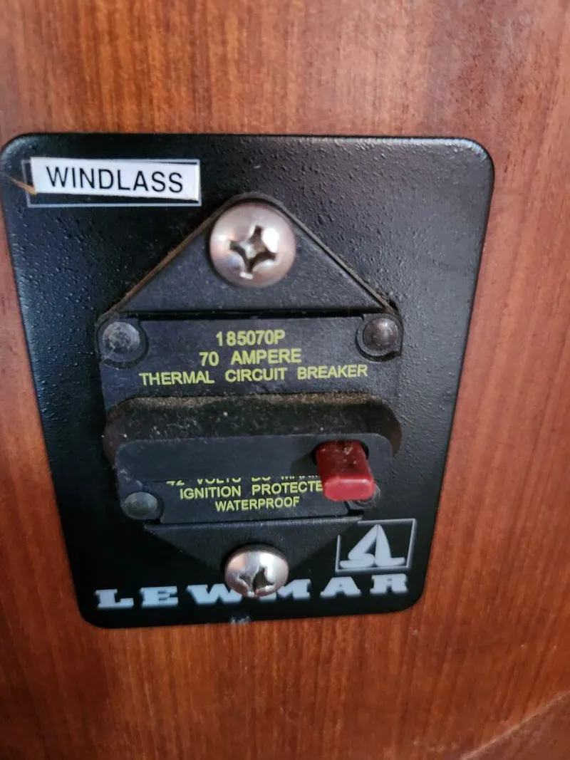 Slide: The Image of Marine Trader LaBelle 40 Sun Deck 1985 - 5308536