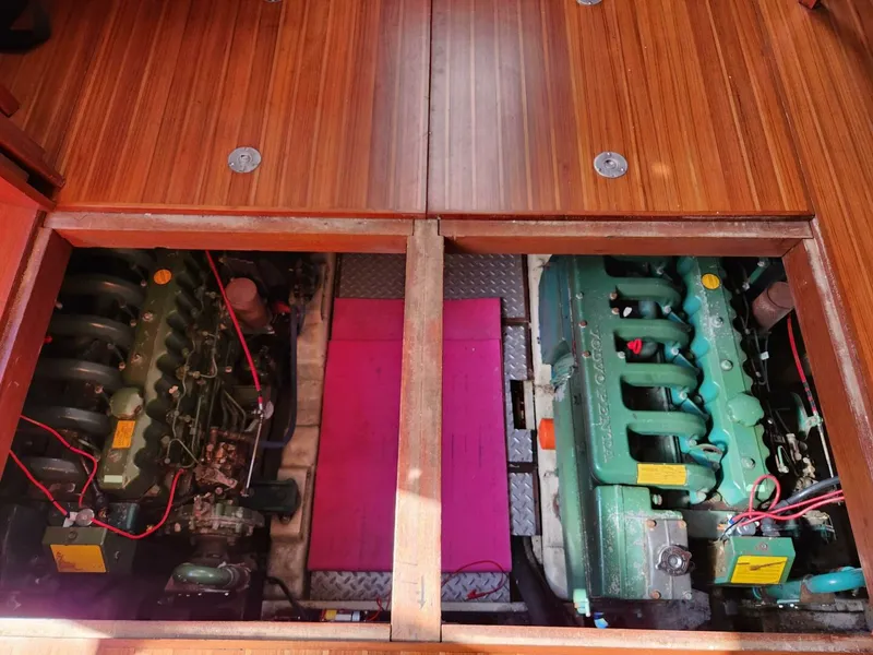 Slide: The Image of Marine Trader LaBelle 40 Sun Deck 1985 - 5308507