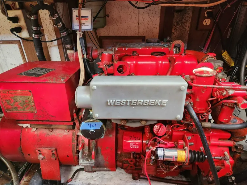 Slide: The Image of Marine Trader LaBelle 40 Sun Deck 1985 - 5308508