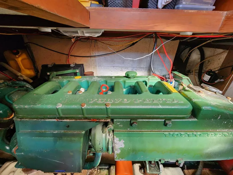 Slide: The Image of Marine Trader LaBelle 40 Sun Deck 1985 - 5308509