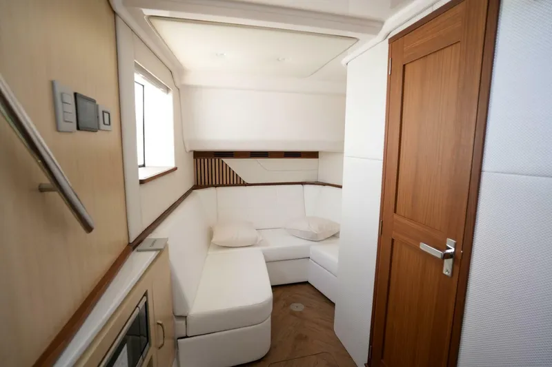 Slide: The Image of Regal 43 SAV 2025 - 5308035