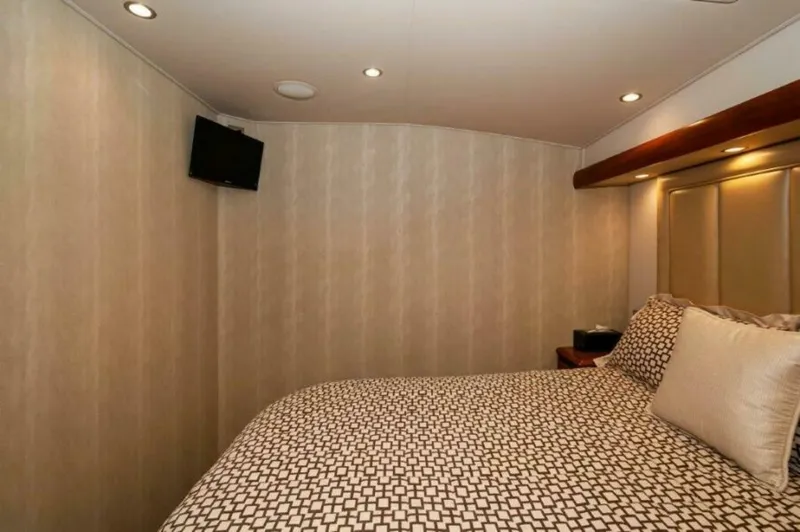 Slide: The Image of 2012 76 Viking Sky Bridge Barefoot Drive VIP Stateroom (5) - 5308316