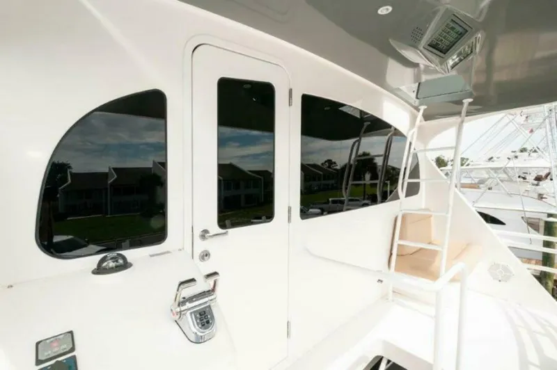 Slide: The Image of 2012 76 Viking Sky Bridge Barefoot Drive Flybridge (1) - 5308342