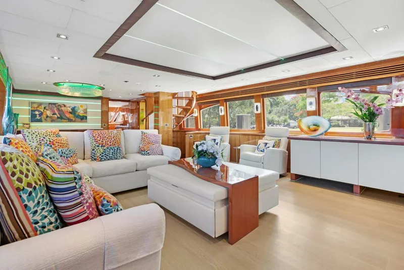 Slide: The Image of Salon to Stbd.   - 5351538